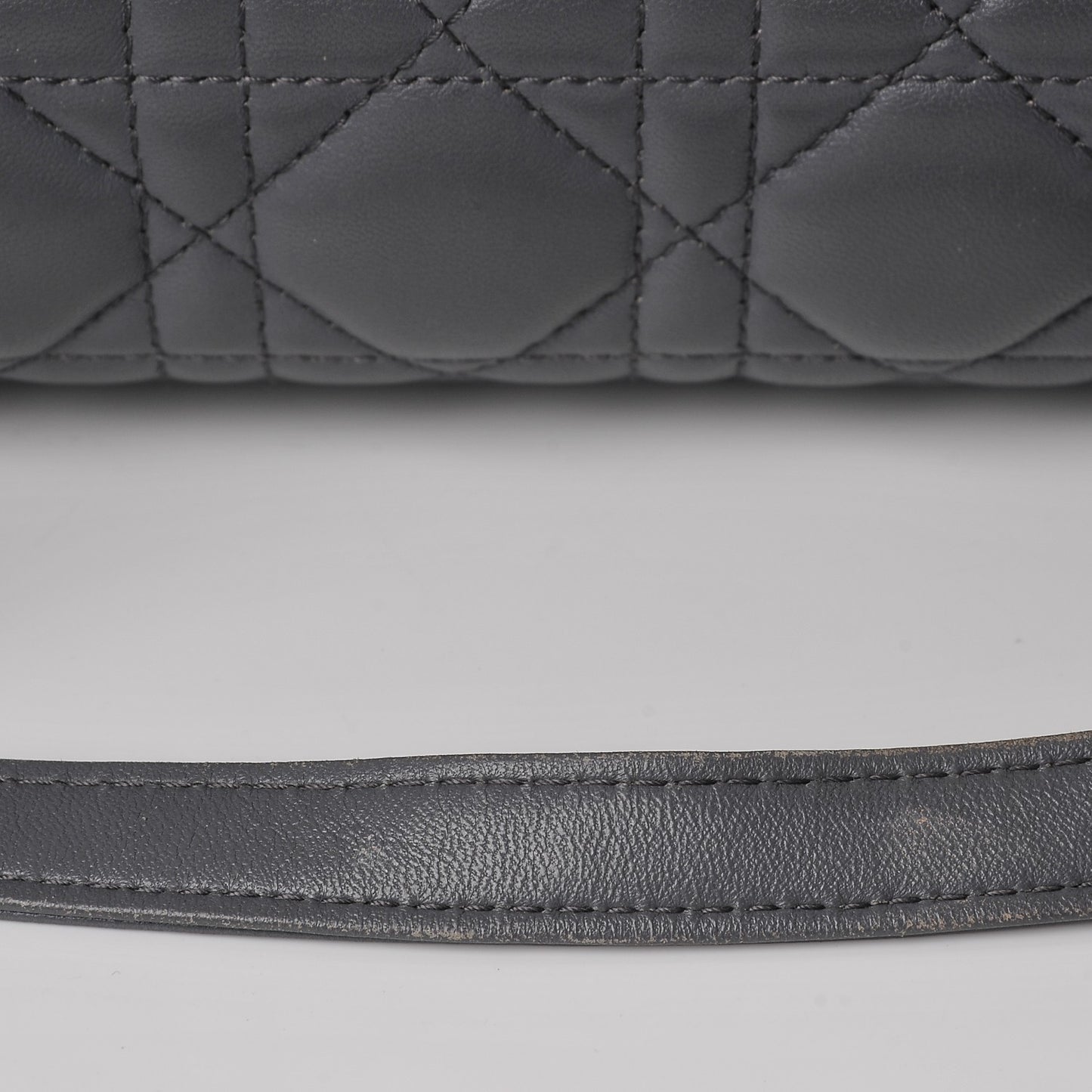 Lambskin Cannage Large Lady Dior Grey