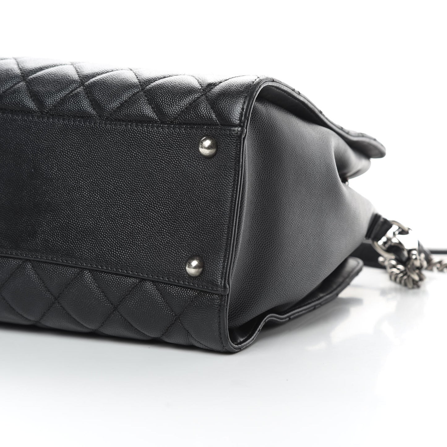Caviar Quilted Medium CC Bucket Bag Black