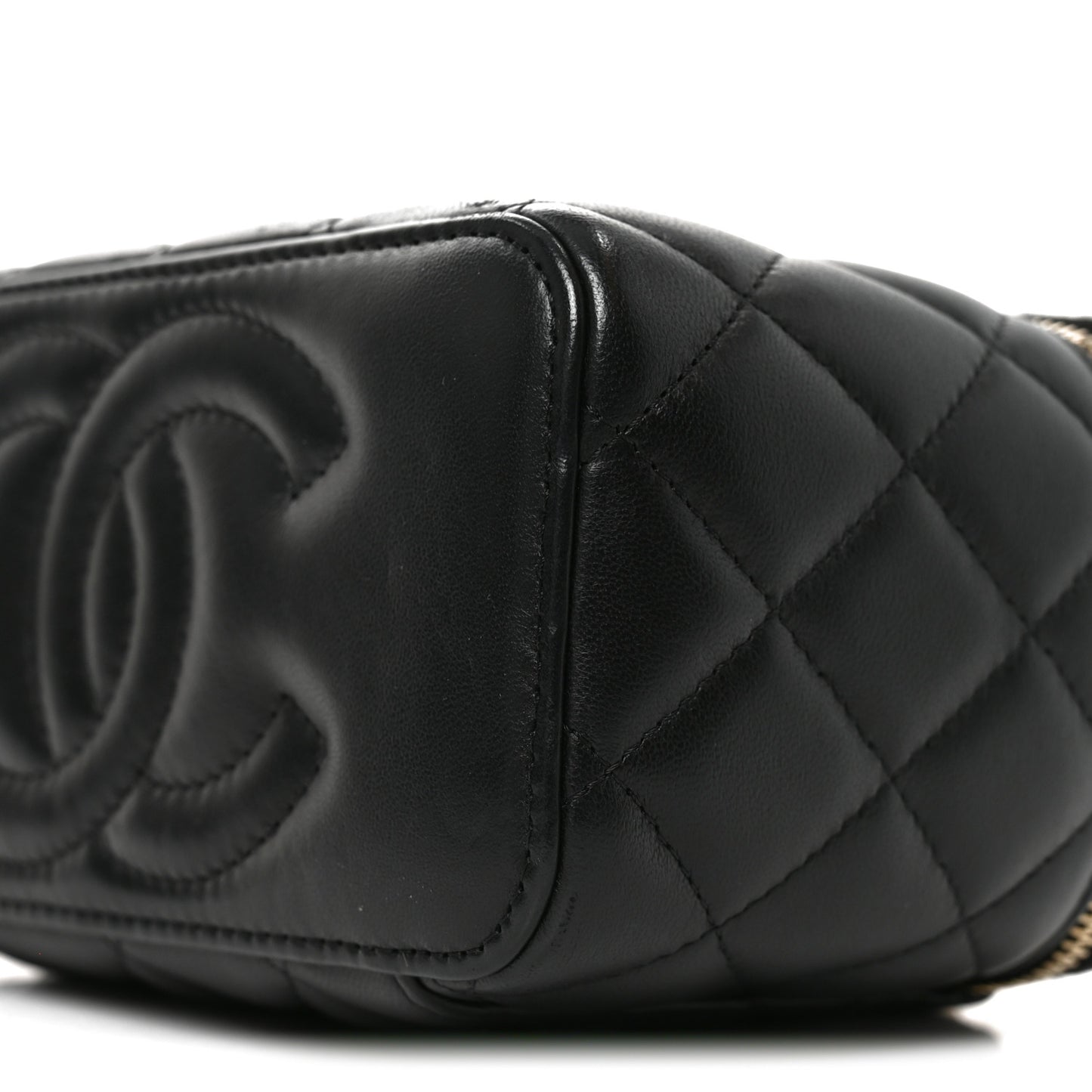 Lambskin Quilted Pearl Crush Small Vanity Case With Chain Black