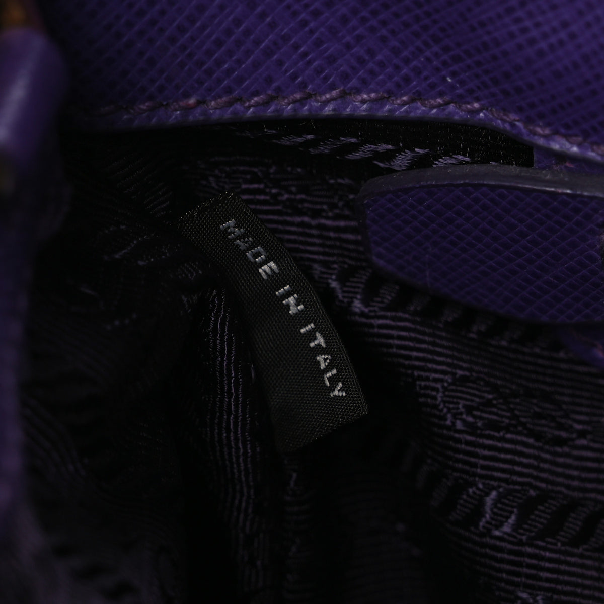 Saffiano Medium Galleria Double Zip Tote Viola