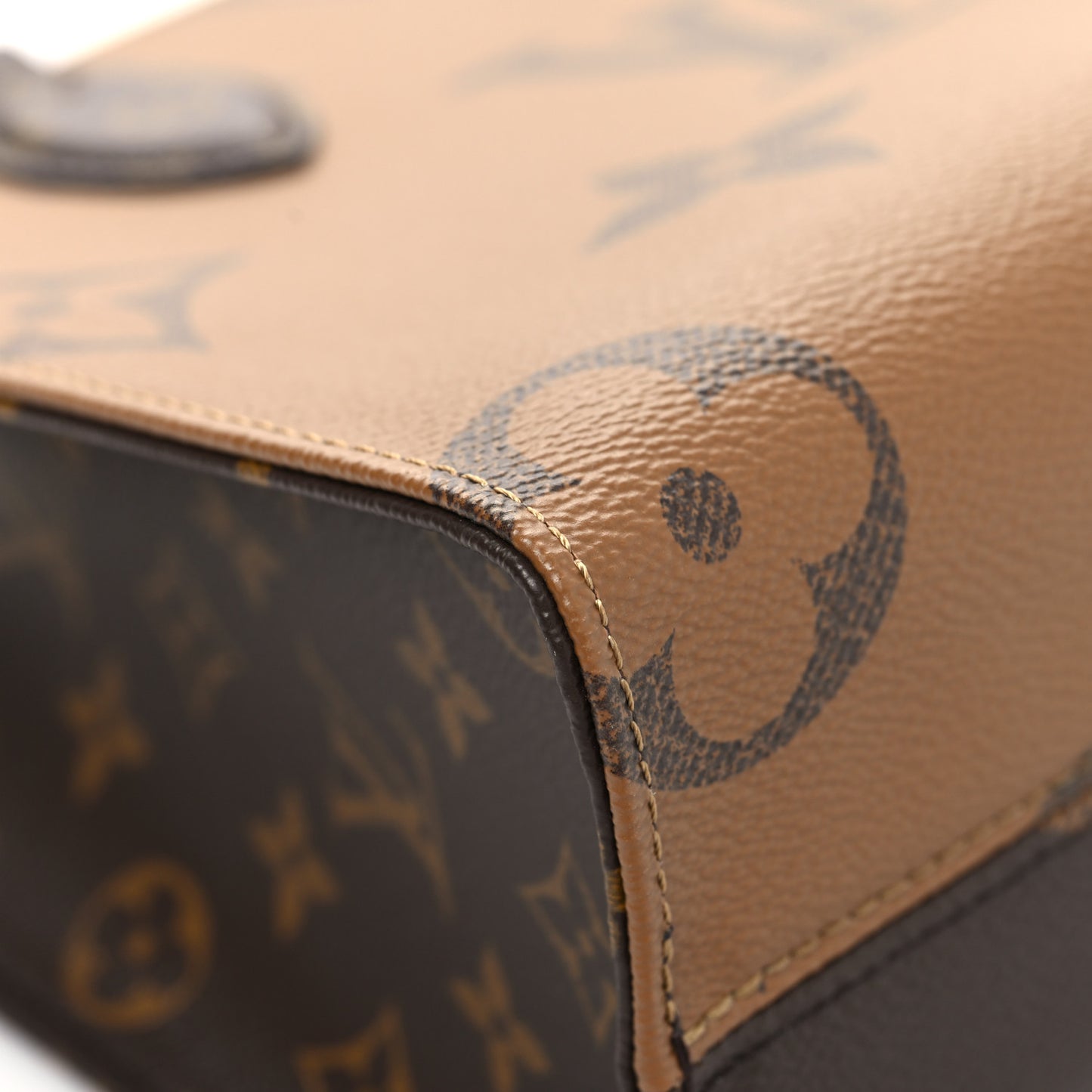 Reverse Monogram Giant Onthego PM