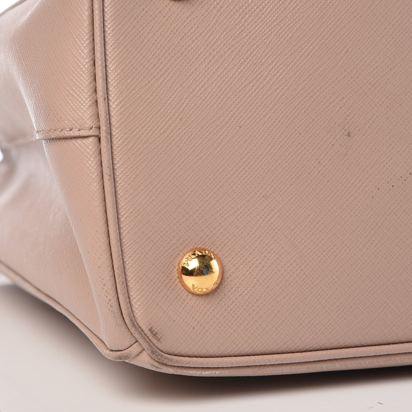 Saffiano Lux Medium Tote Cammeo
