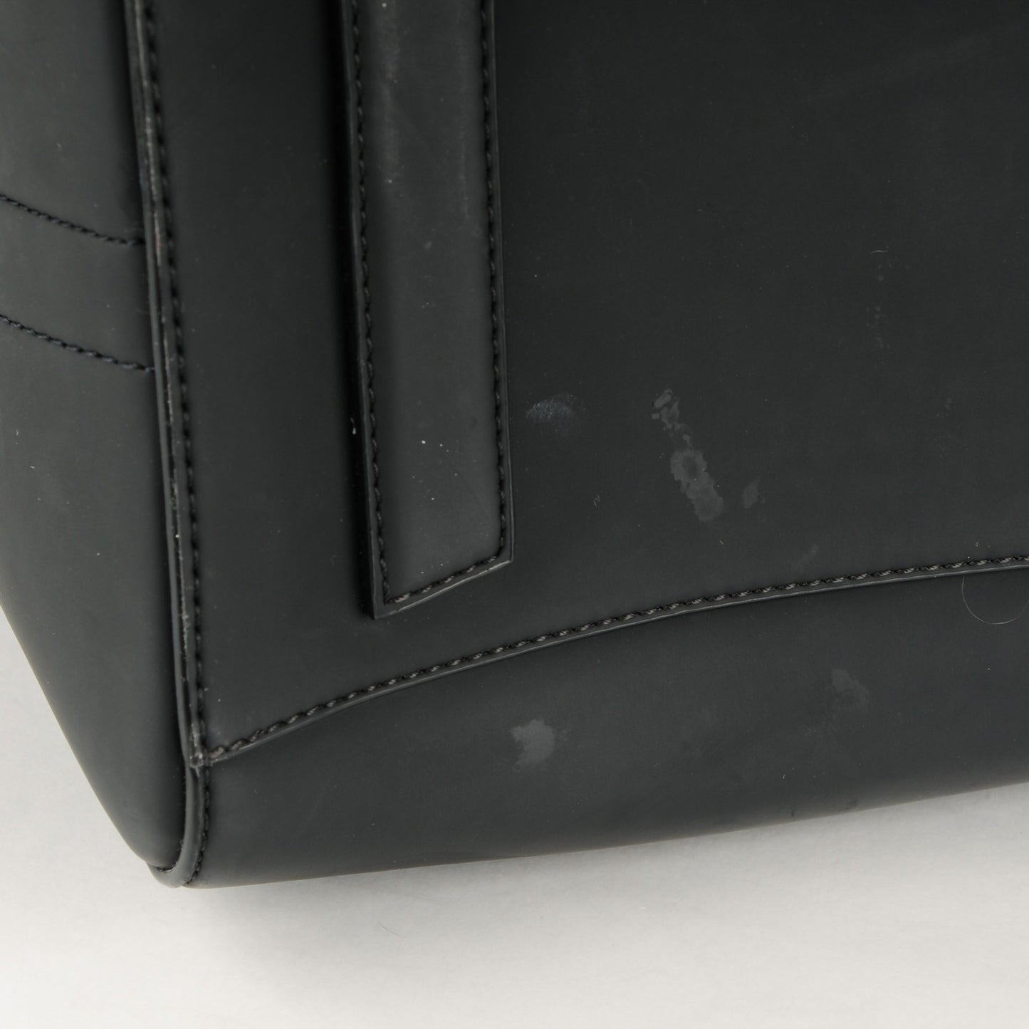 Rubber Effect Calfskin Medium Antigona Black
