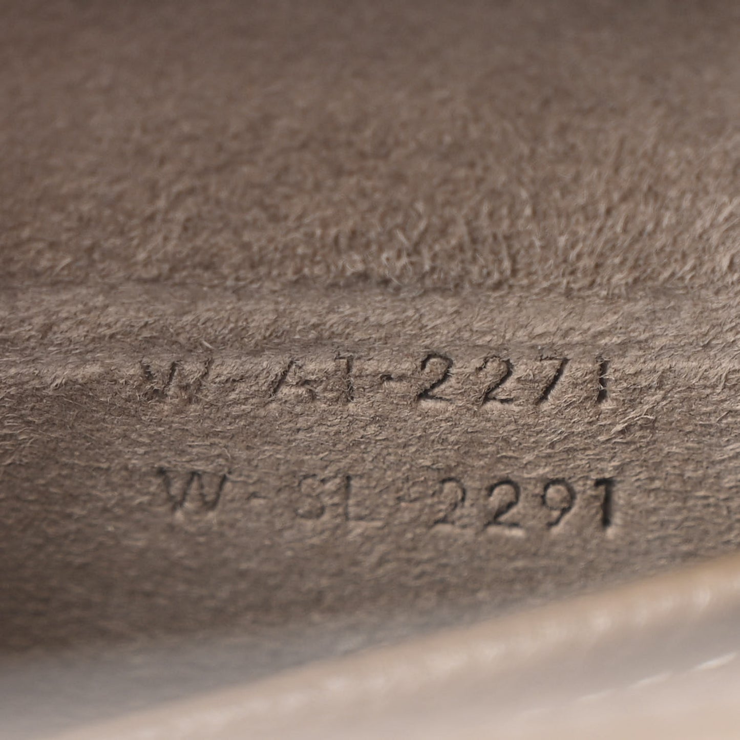 Drummed Calfskin Nano Luggage Souris