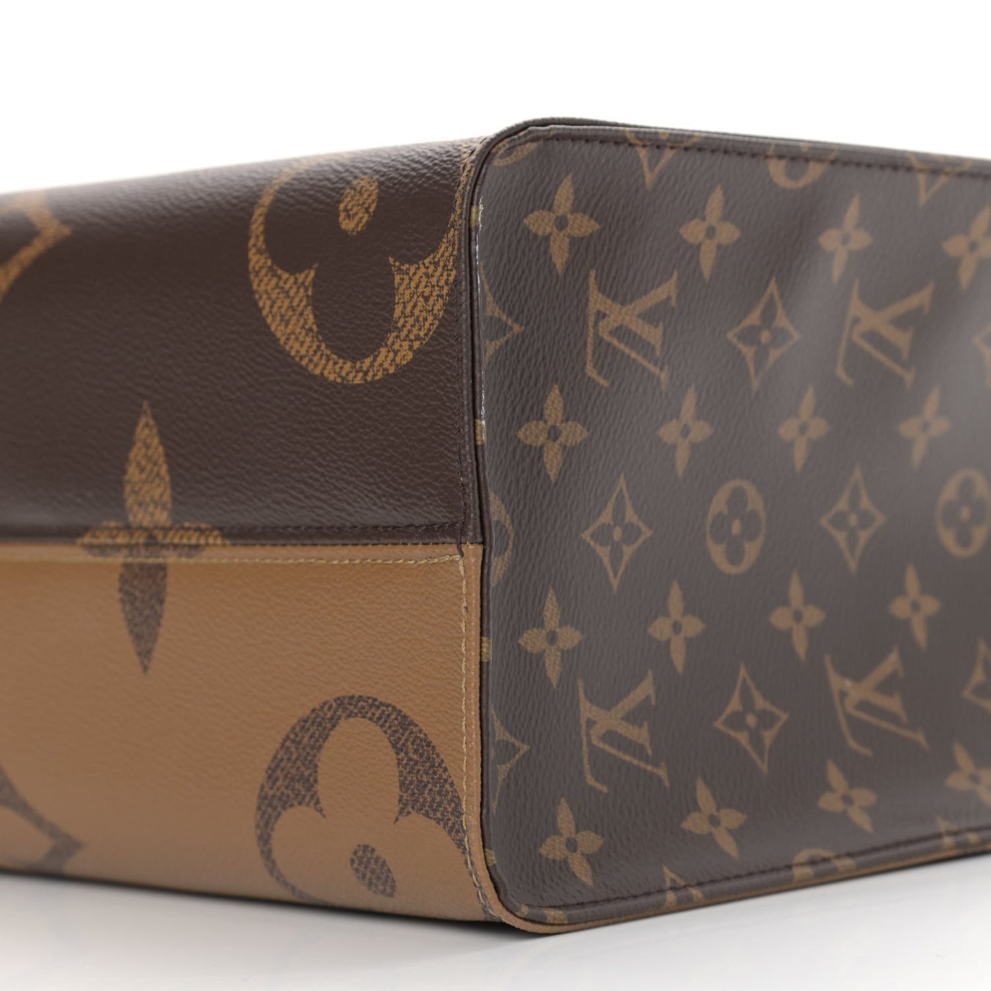 Reverse Monogram Giant Onthego MM