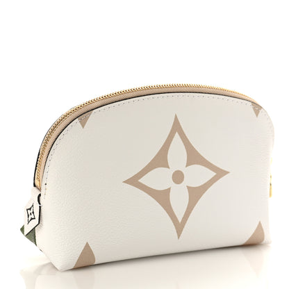 Louis Vuitton Monogram Giant Cosmetic Pouch Kaki 3 of 8