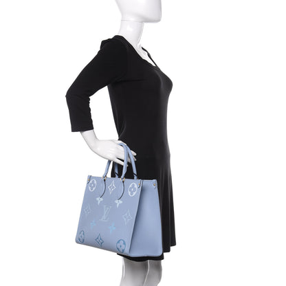 Louis Vuitton Empreinte Monogram Giant By The Pool Onthego MM Summer Blue 3 of 10