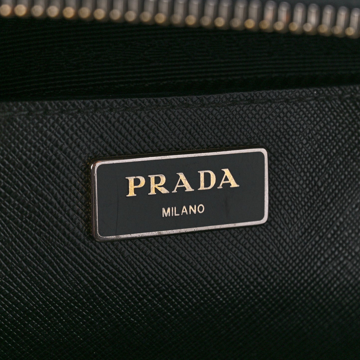 Saffiano Medium Galleria Double Zip Tote Black