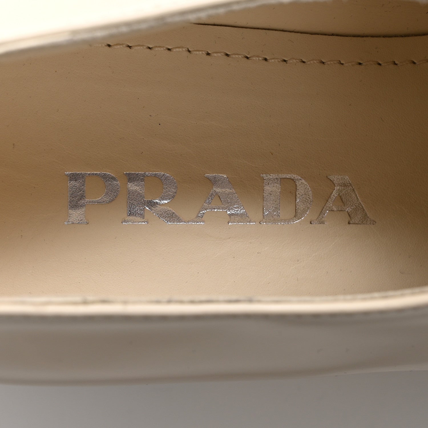 Prada Vernice Metal Triangle Logo 50mm Loafers 38 Avorio 1611087