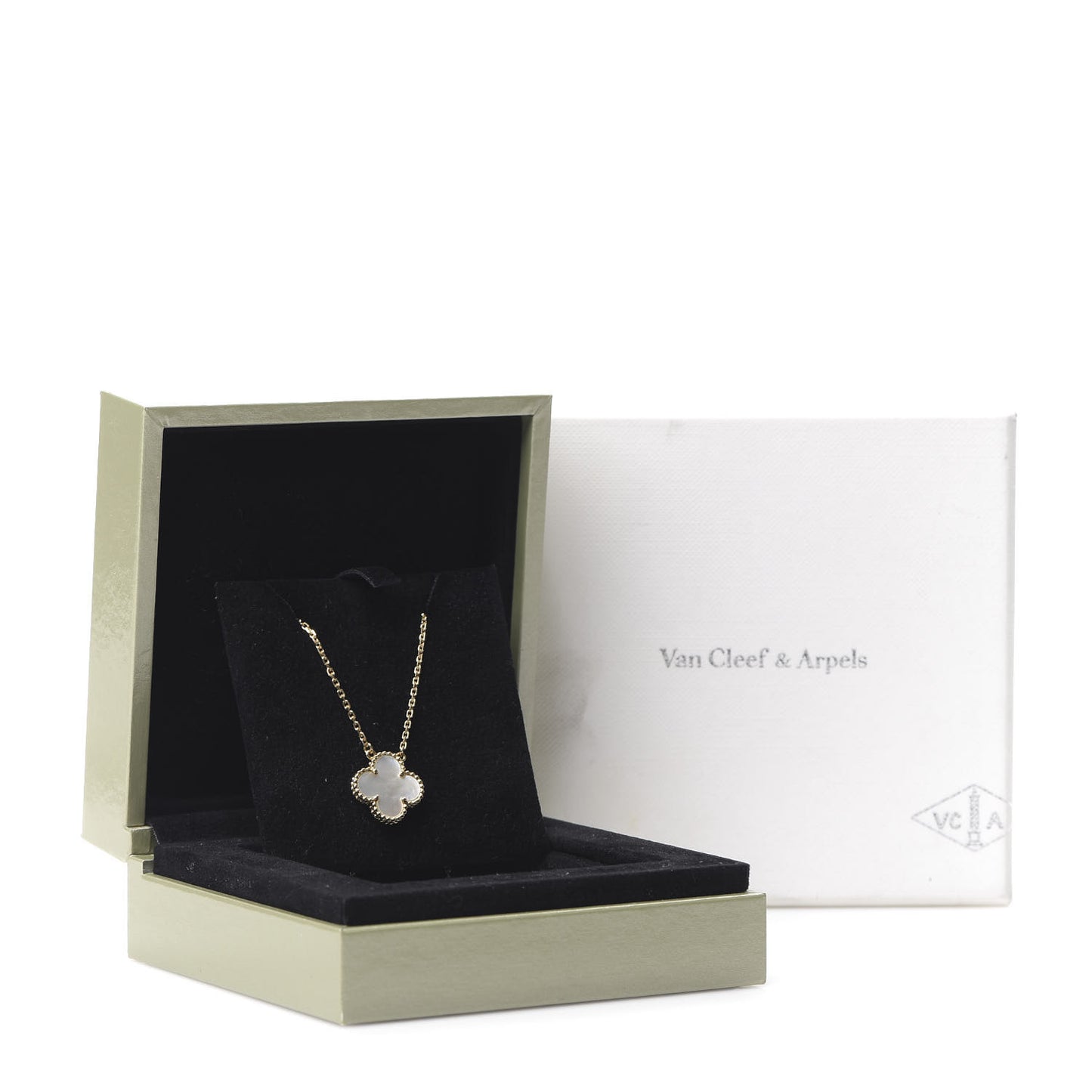 18K Yellow Gold Mother of Pearl Vintage Alhambra Pendant Necklace
