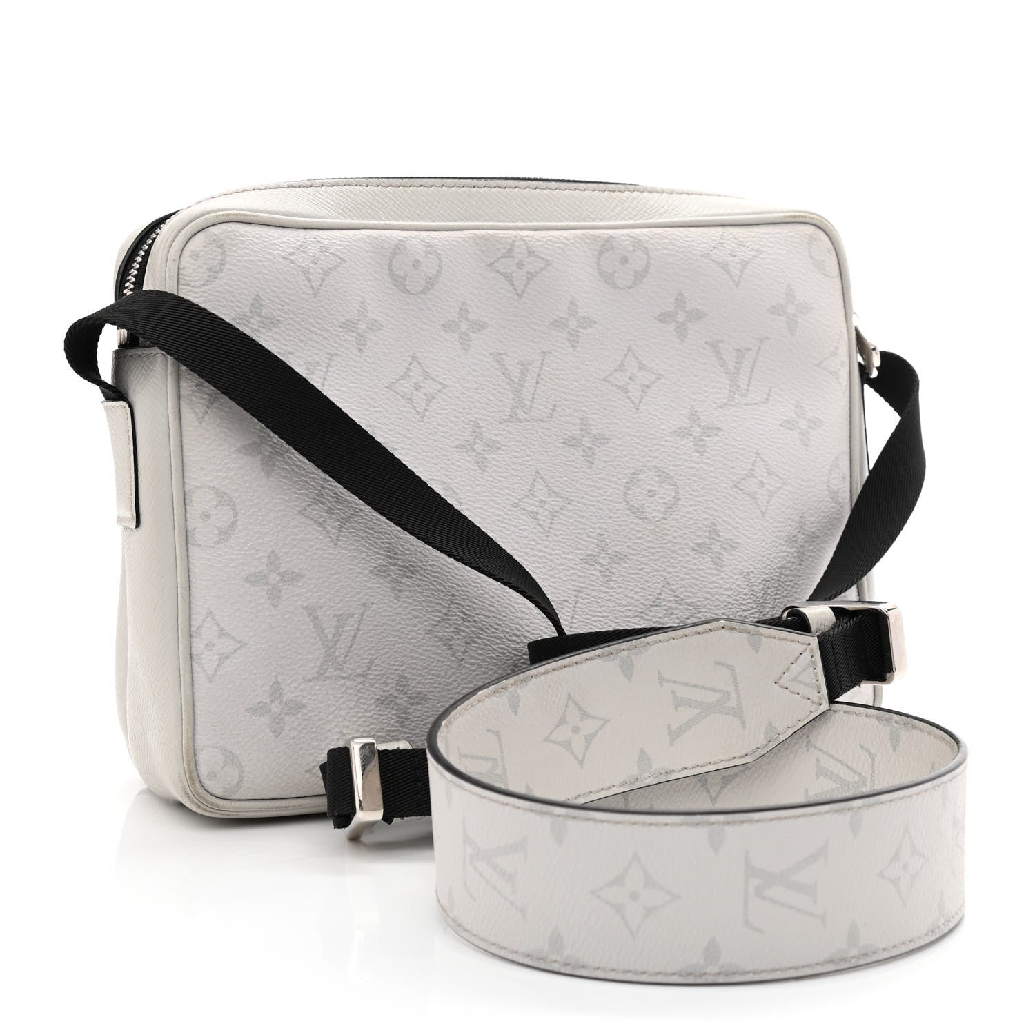 Louis Vuitton Taigarama Outdoor Messenger Antartica 3 of 11