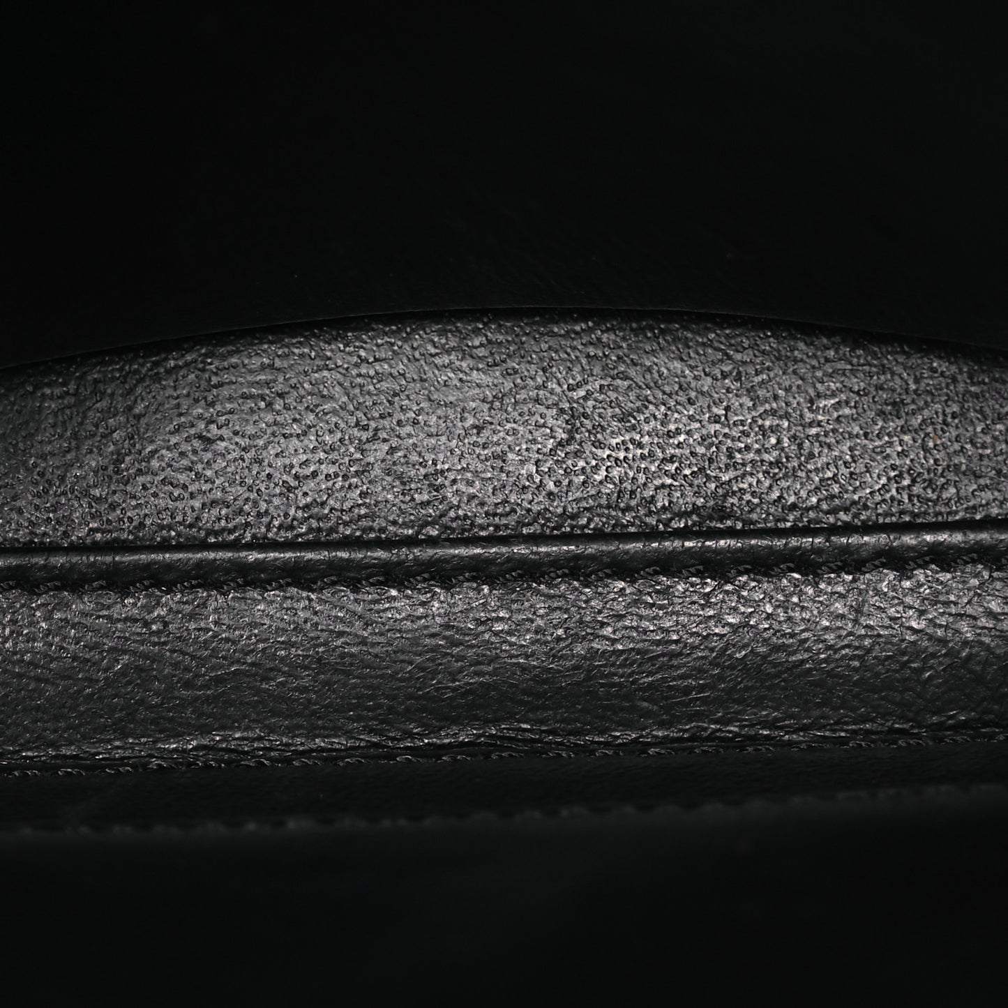 Caviar Quilted Small CC Filigree Vanity Case Black