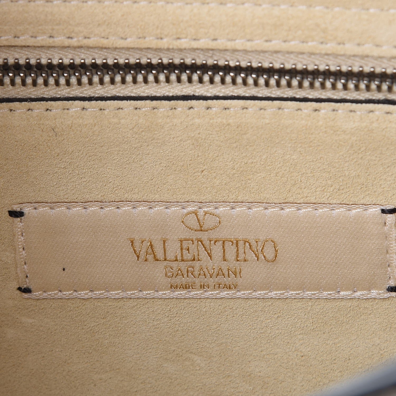 Valentino Garavani Pebbled Calfskin Onyx Medium Guitar Strap Rockstud Rolling Flap Saddle Bag Ivory 6 of 9