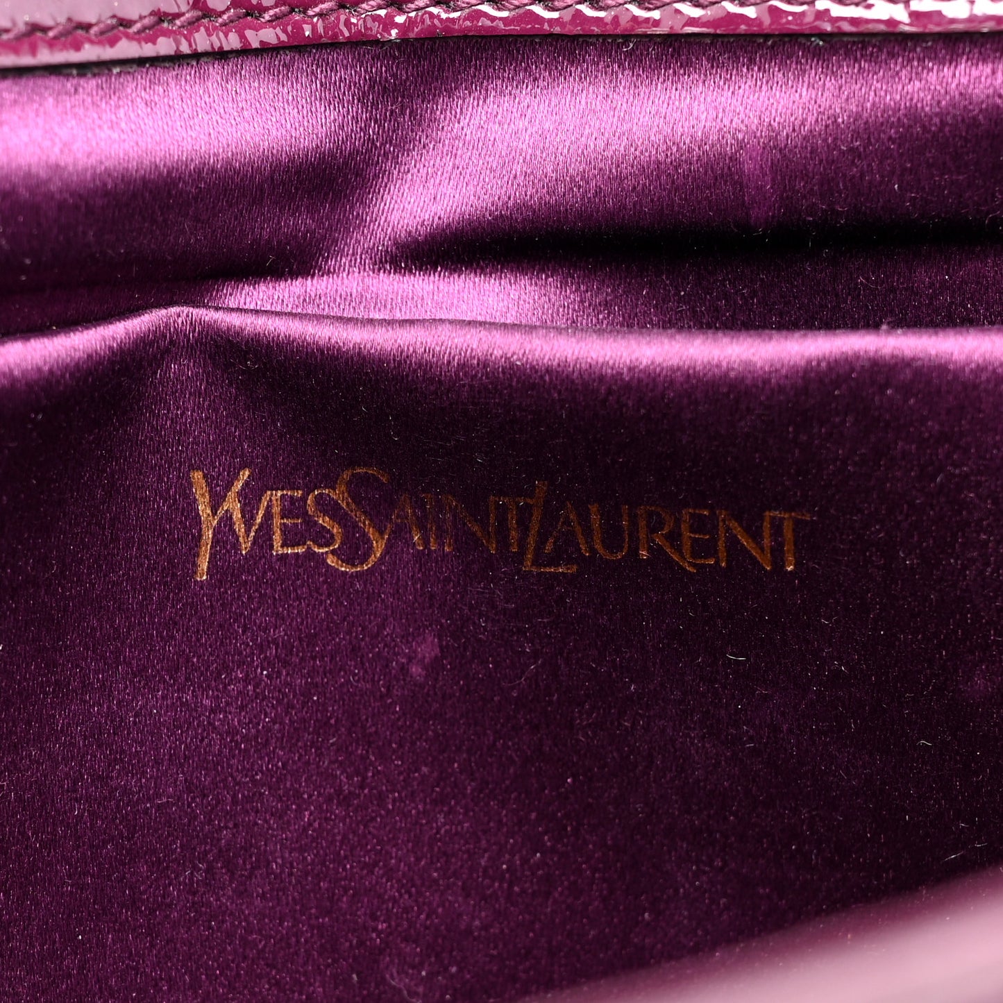 Textured Patent Calfskin Large Belle De Jour Clutch Berry