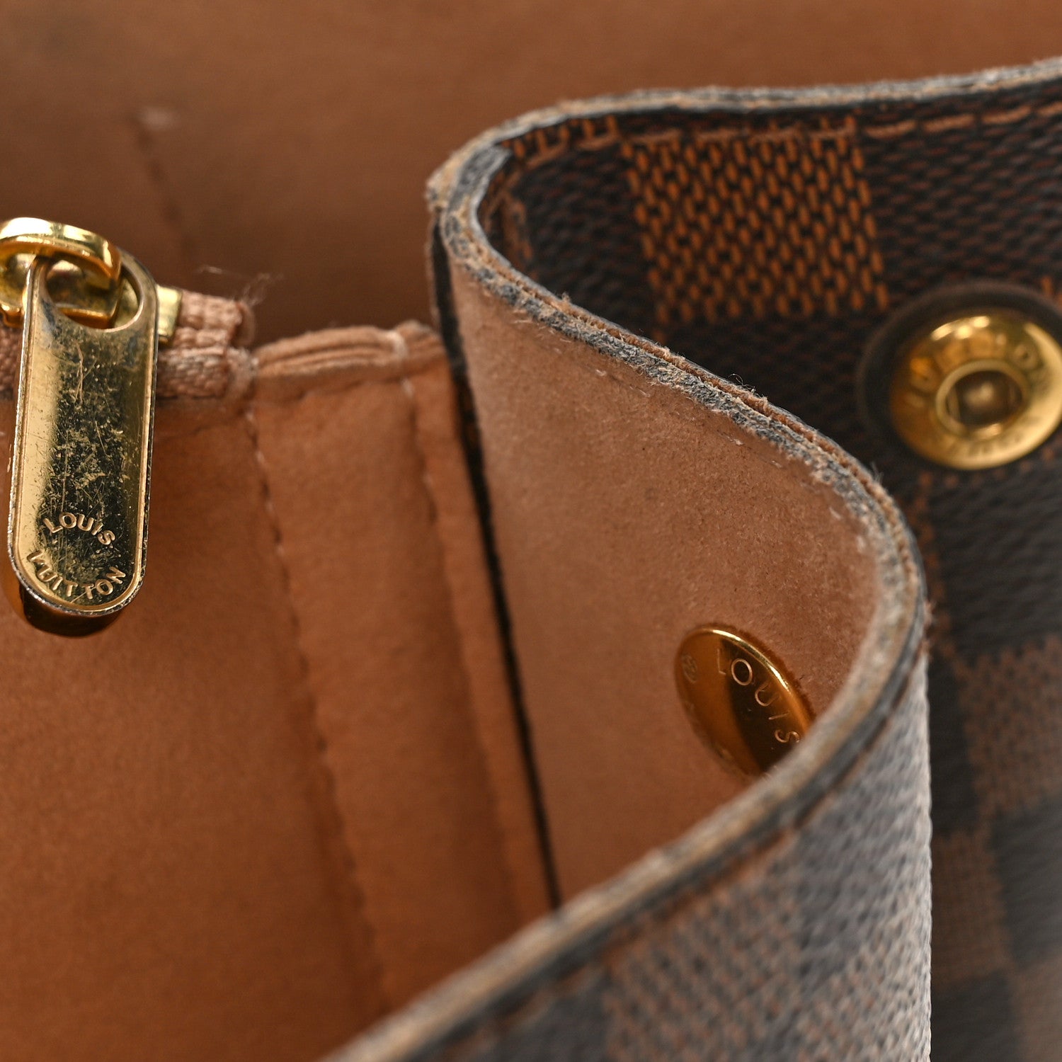 Louis Vuitton Damier Ebene Kensington 13 of 16