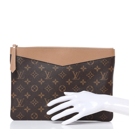 Louis Vuitton Monogram Daily Pouch Sesame 2 of 6