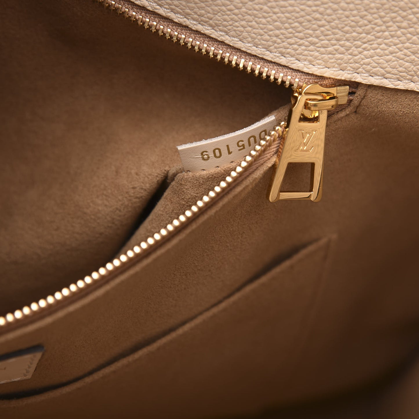 Empreinte Monogram Giant Onthego GM Creme