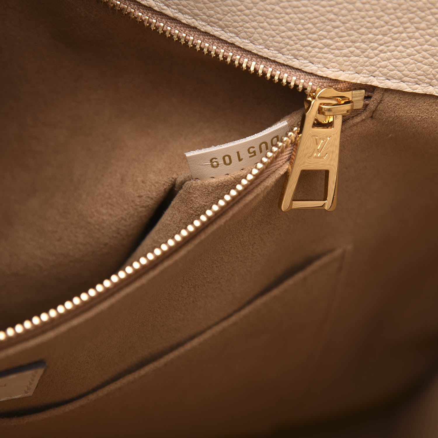 Louis Vuitton Empreinte Monogram Giant Onthego GM Creme 7 of 11