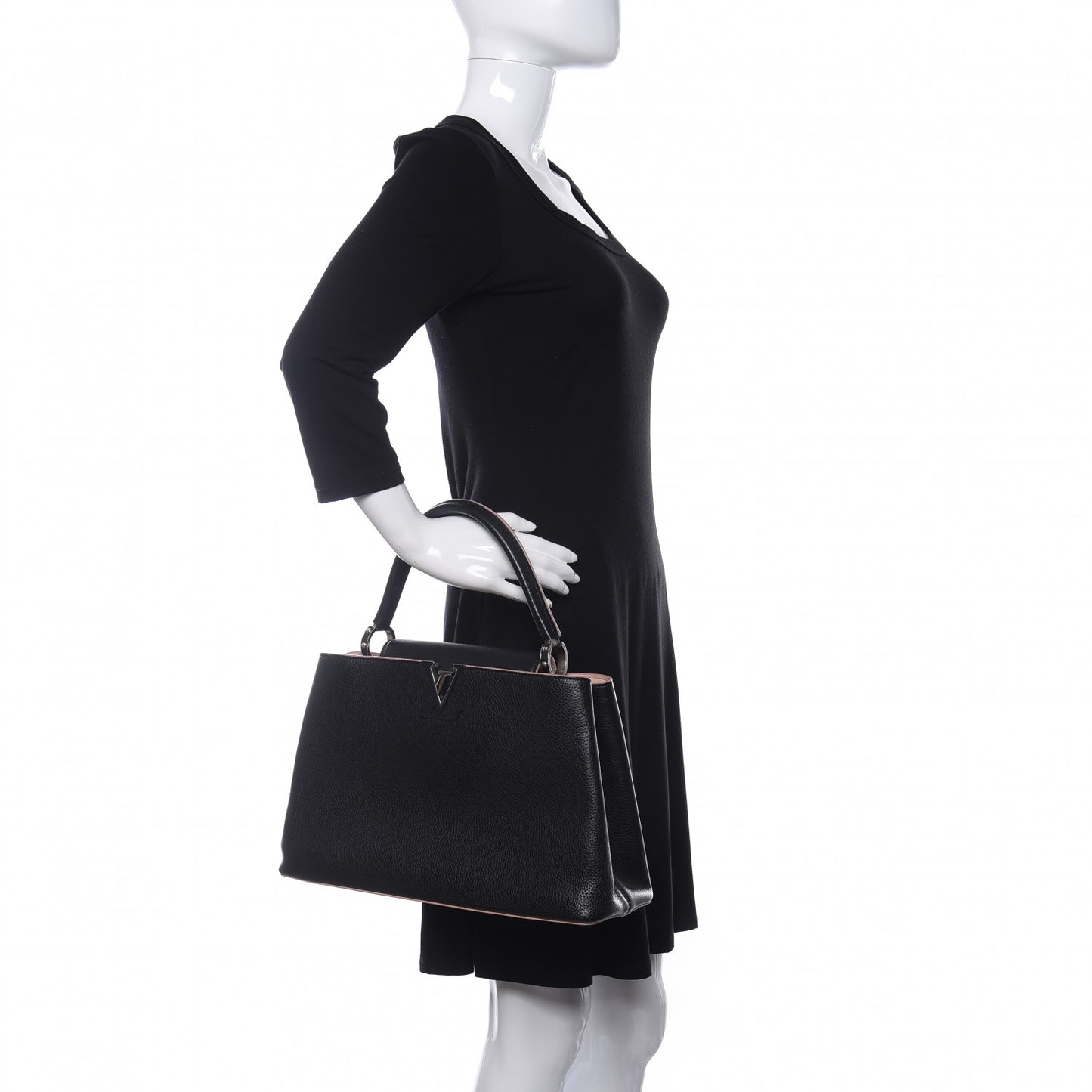 Taurillon Capucines MM Black Petale
