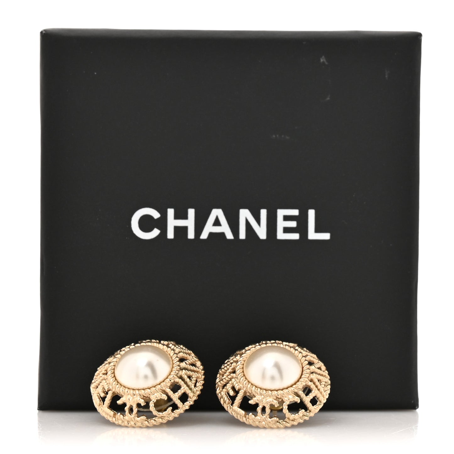 Pearl CC Round Rope Logo Earrings Gold