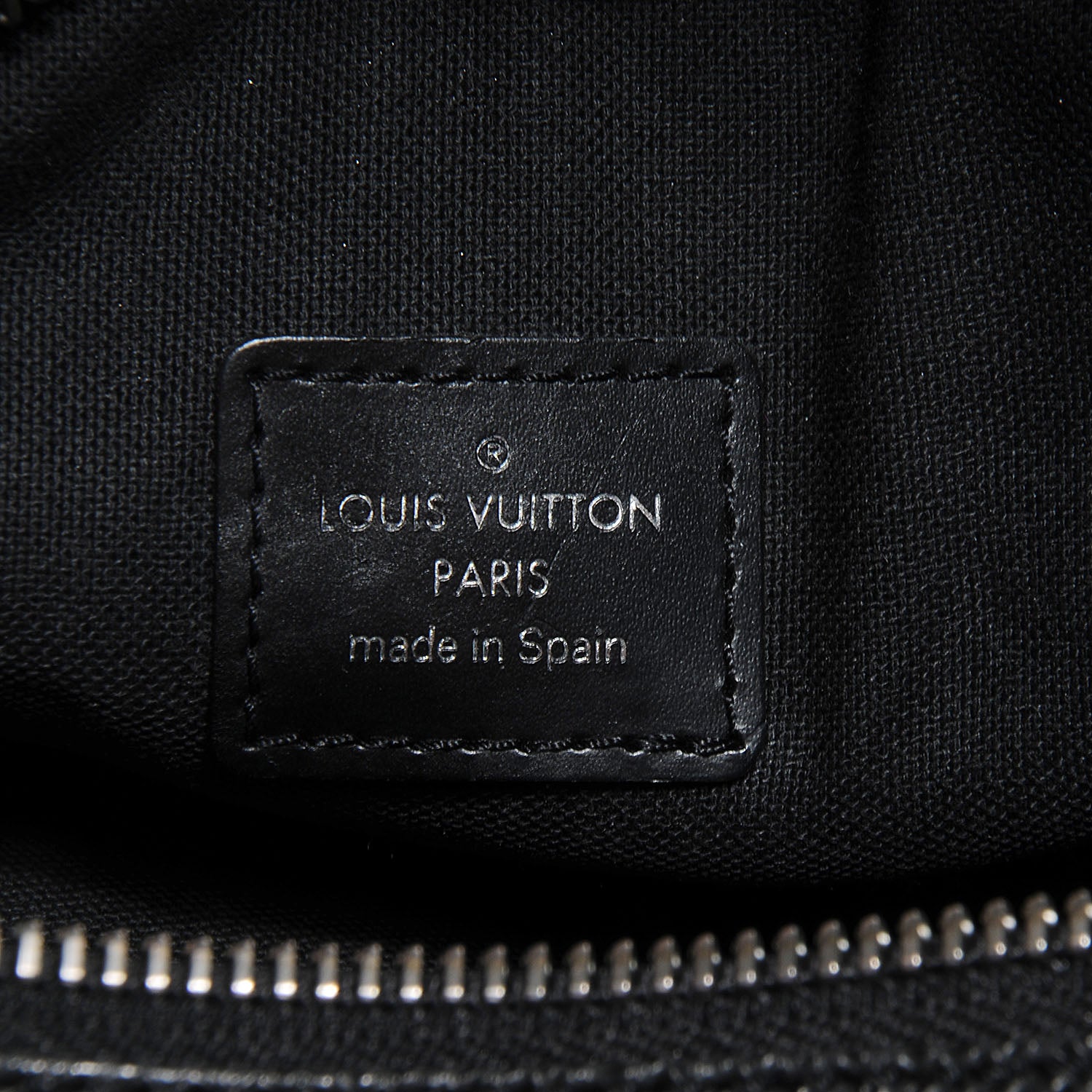 Louis Vuitton Taiga Kaluga Toiletry Pouch 7 of 7
