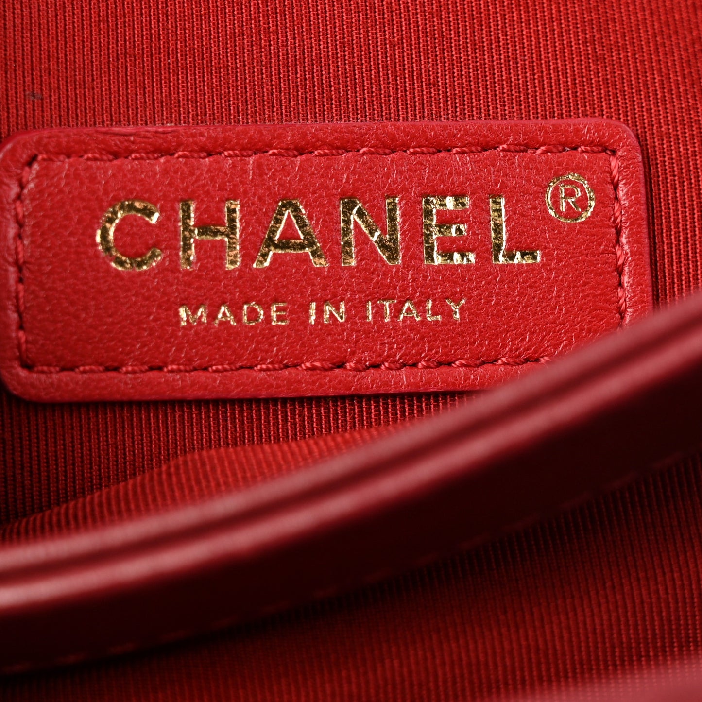 Grained Calfskin Stitched Chevron Medium Chic Top Handle Flap Red