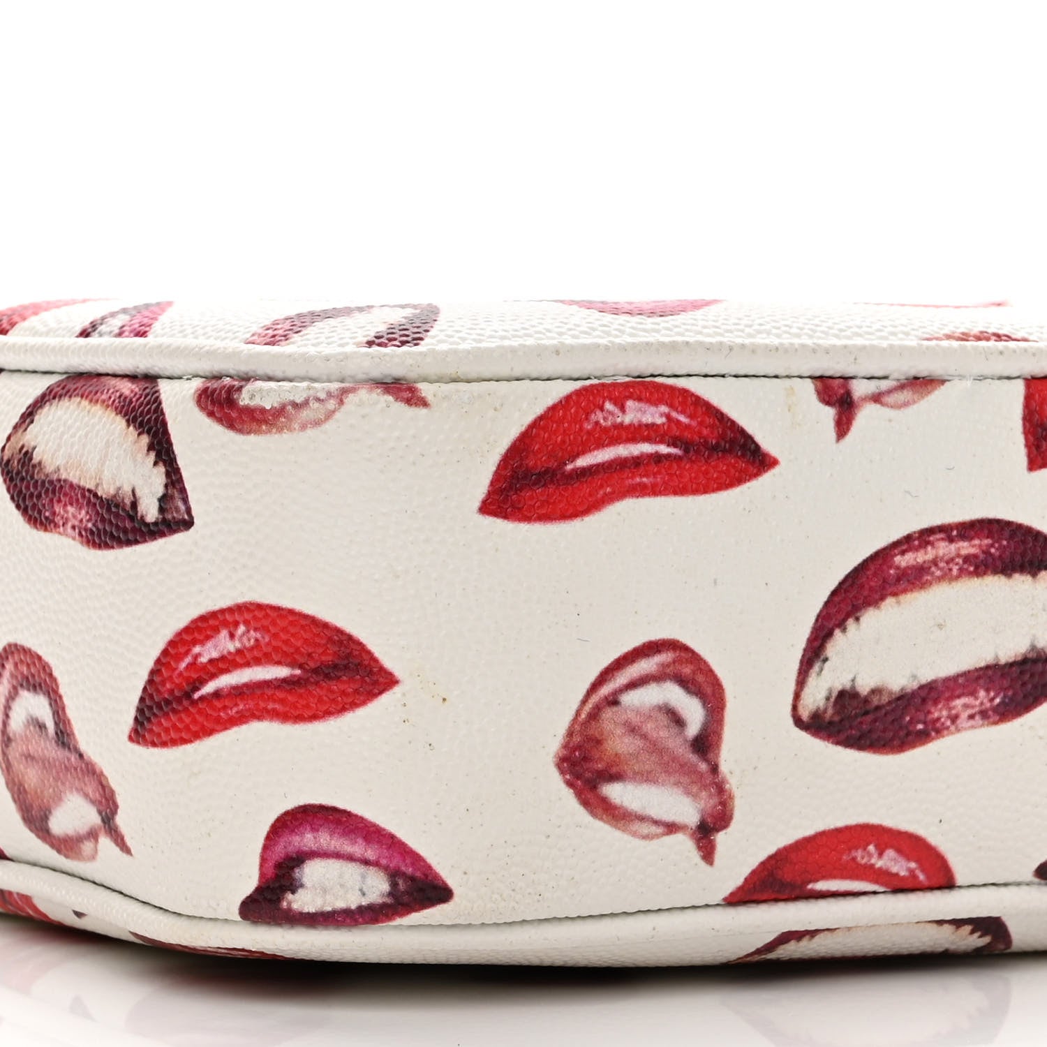Saint Laurent Grain De Poudre Lips Print Medium Classic Monogram Camera Bag White Red 9 of 12