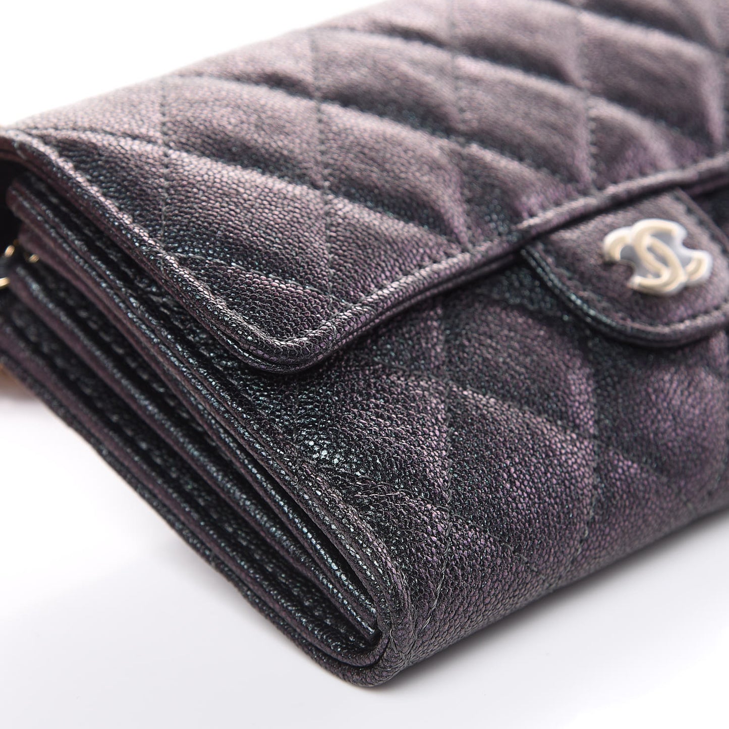 Iridescent Caviar Quilted Classic Clutch With Chain Black