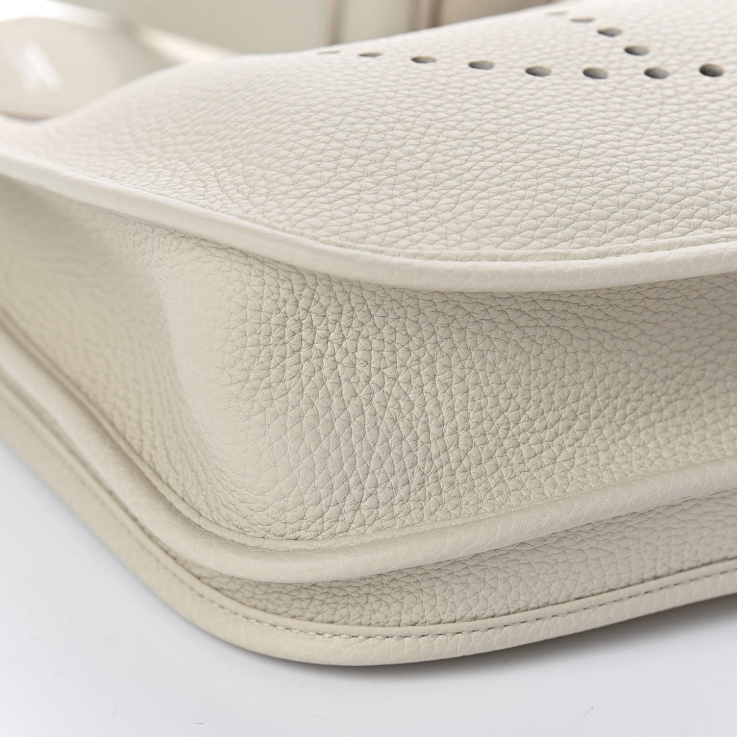 Taurillon Clemence Evelyne III PM Beton
