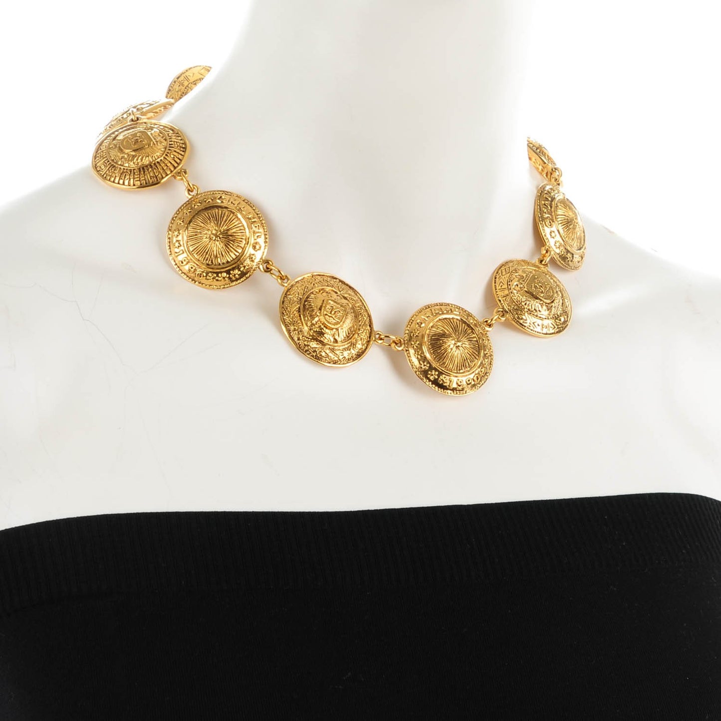 Medallion Necklace Gold