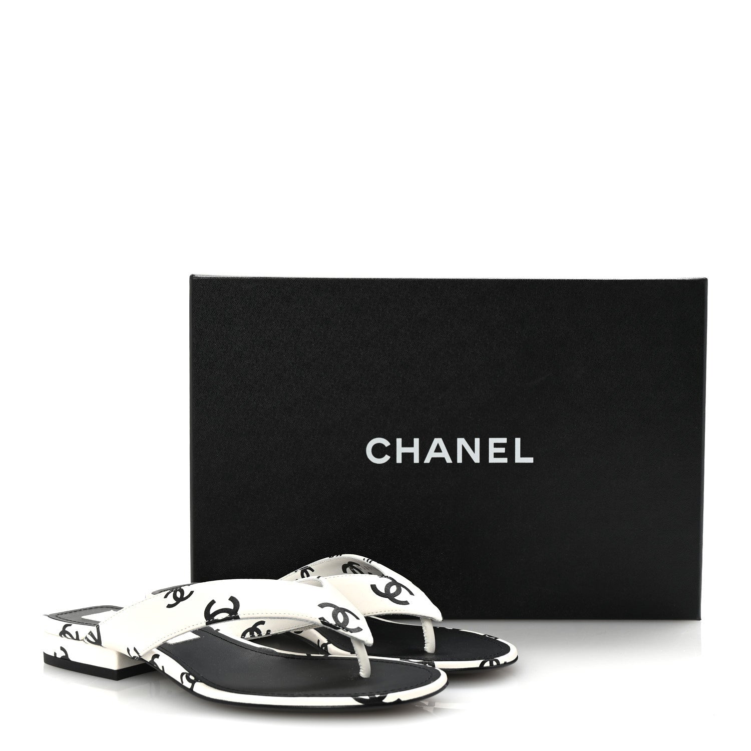 Chanel Lambskin Printed CC Thong Sandals 35 White Black 10 of 10