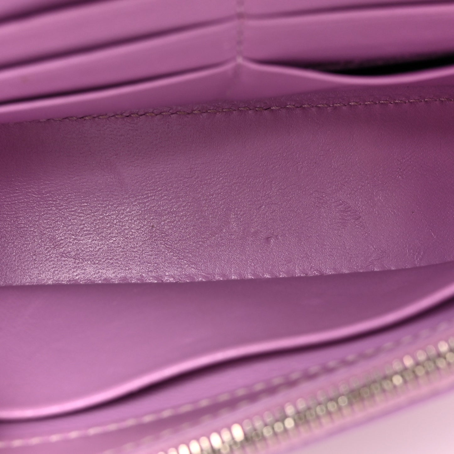 Shiny Box Calfskin Tonal B Hourglass Chain Bag Liliac