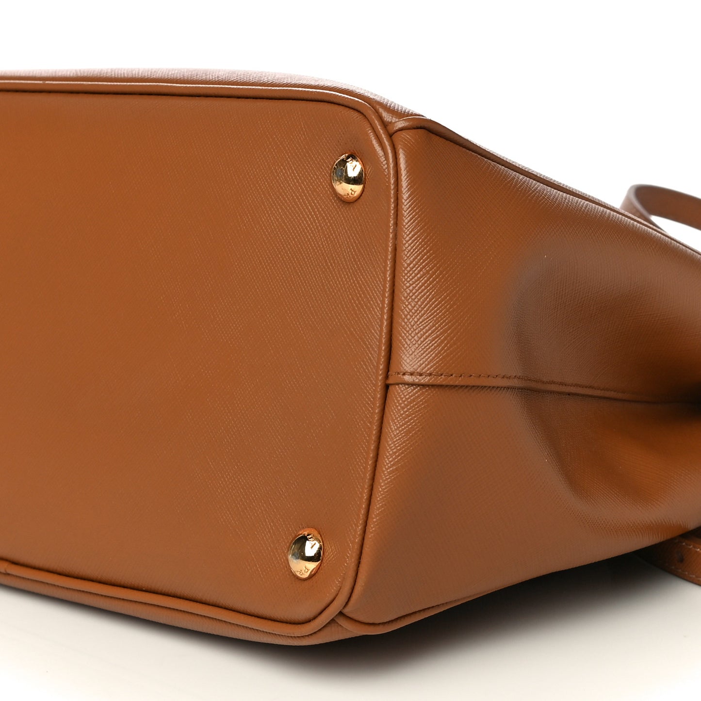 Saffiano Medium Galleria Double Zip Tote Caramel