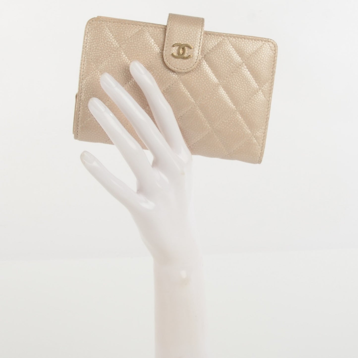 Caviar Quilted L-Zip Pocket Wallet Beige Clair