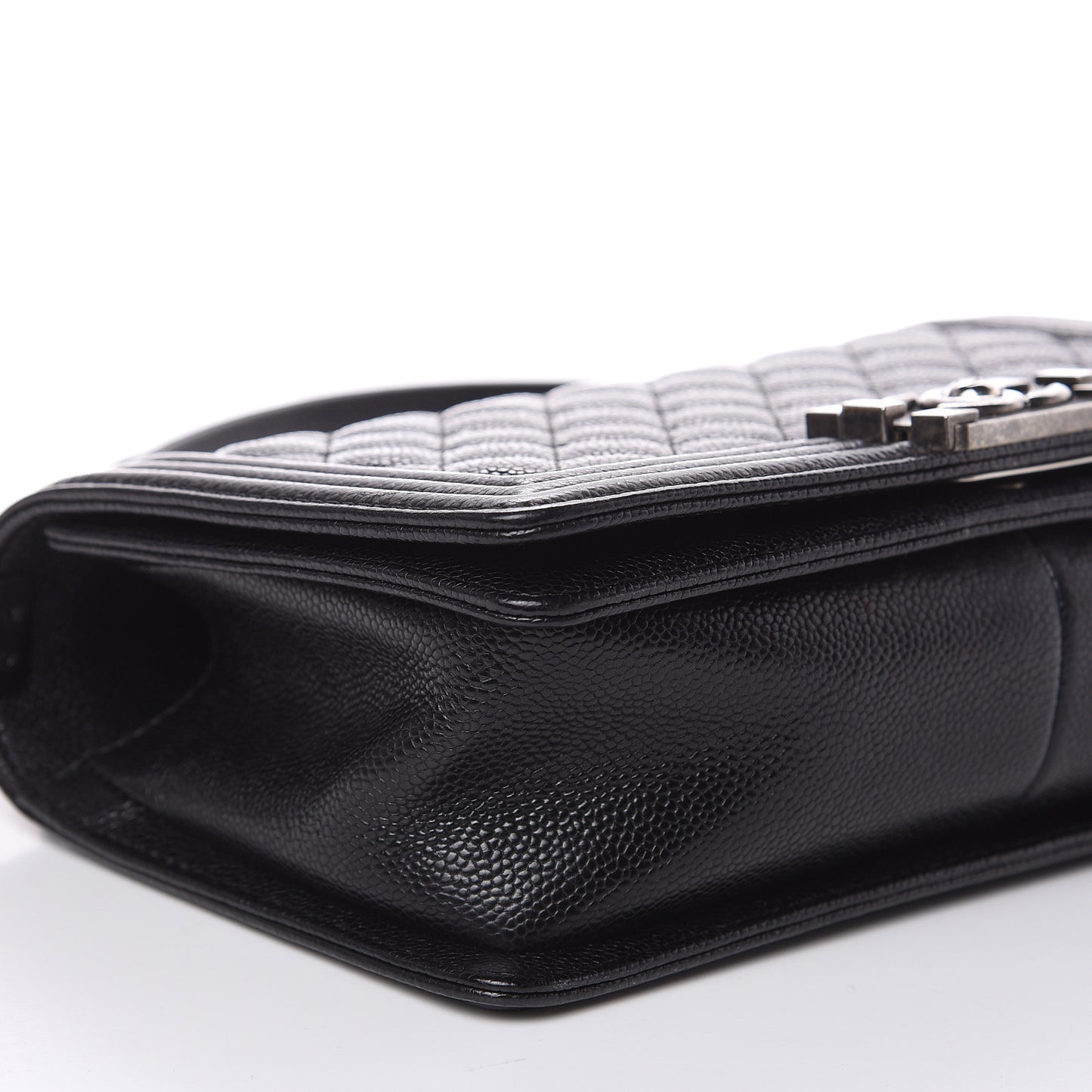 Caviar Quilted Medium Boy Flap Black