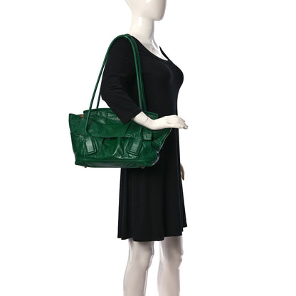 Bottega Veneta Paper Calfskin Maxi Intrecciato Medium Arco Slouch Racing Green 2 of 16