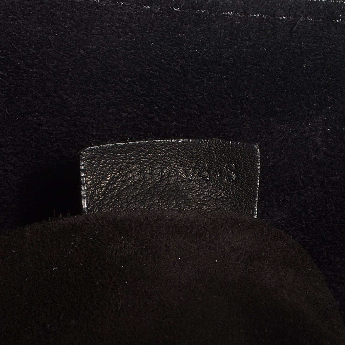 Supple Calfskin Medium Phantom Luggage Black