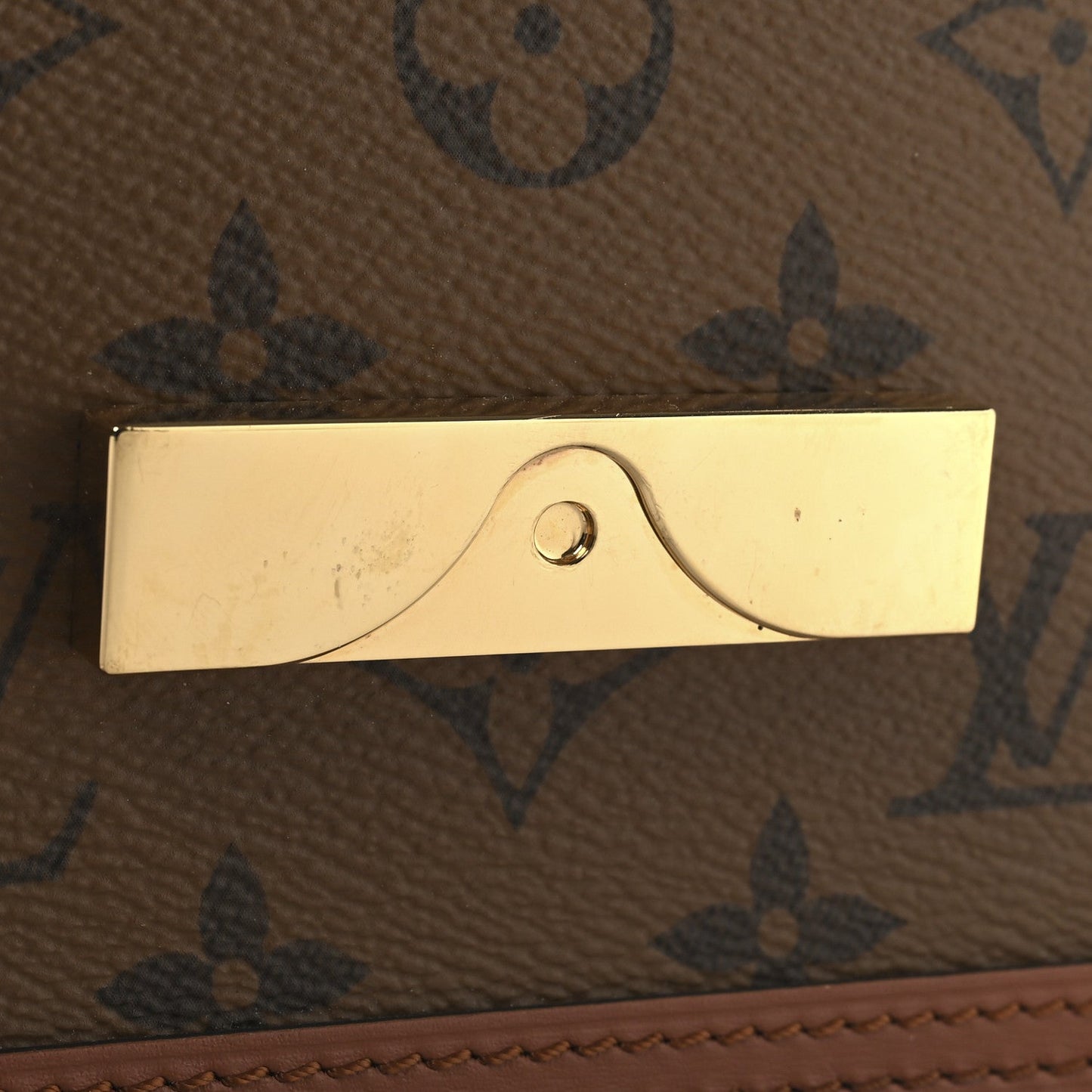 Reverse Monogram Dauphine Chain Wallet