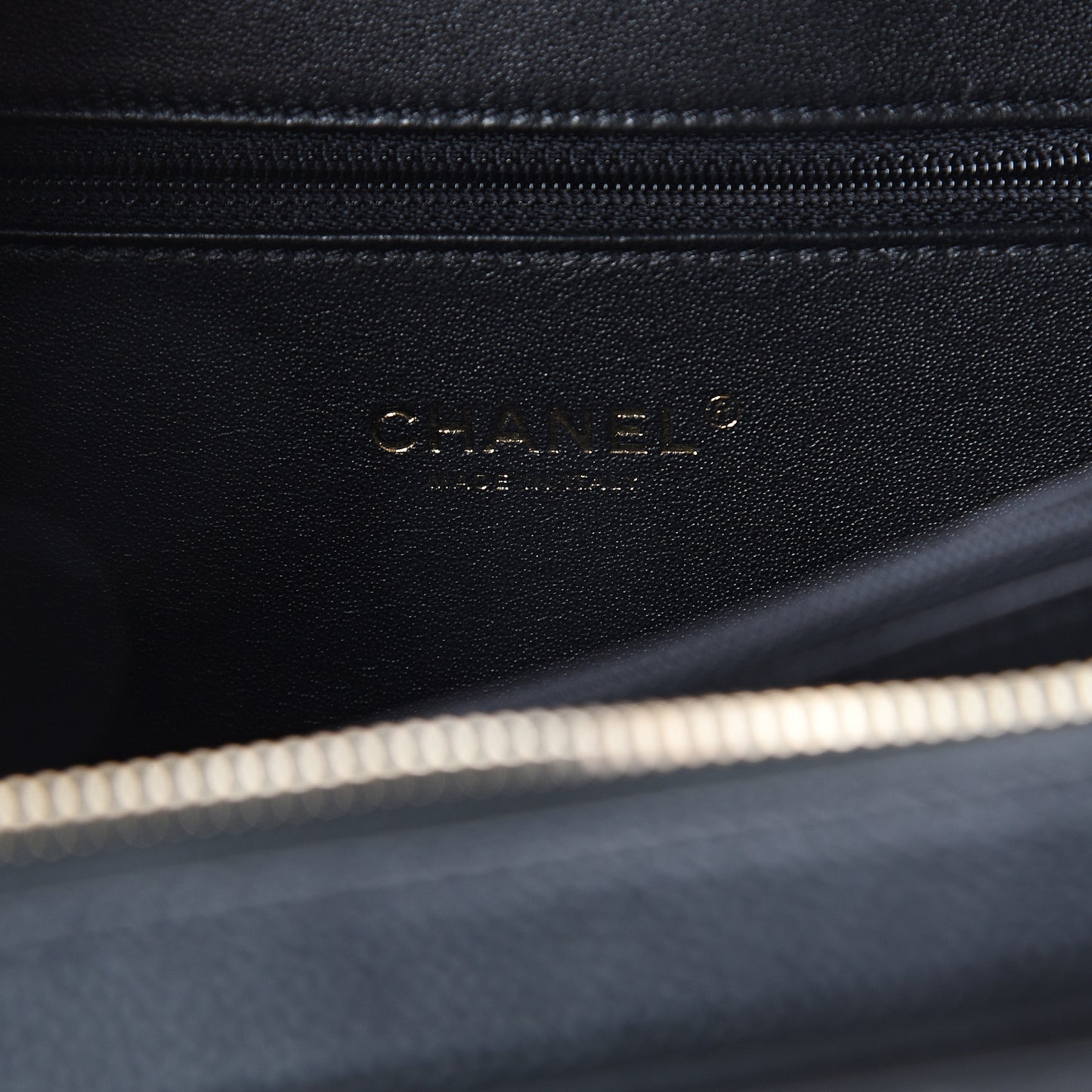 Caviar Quilted Medium CC Filigree Vanity Case Black