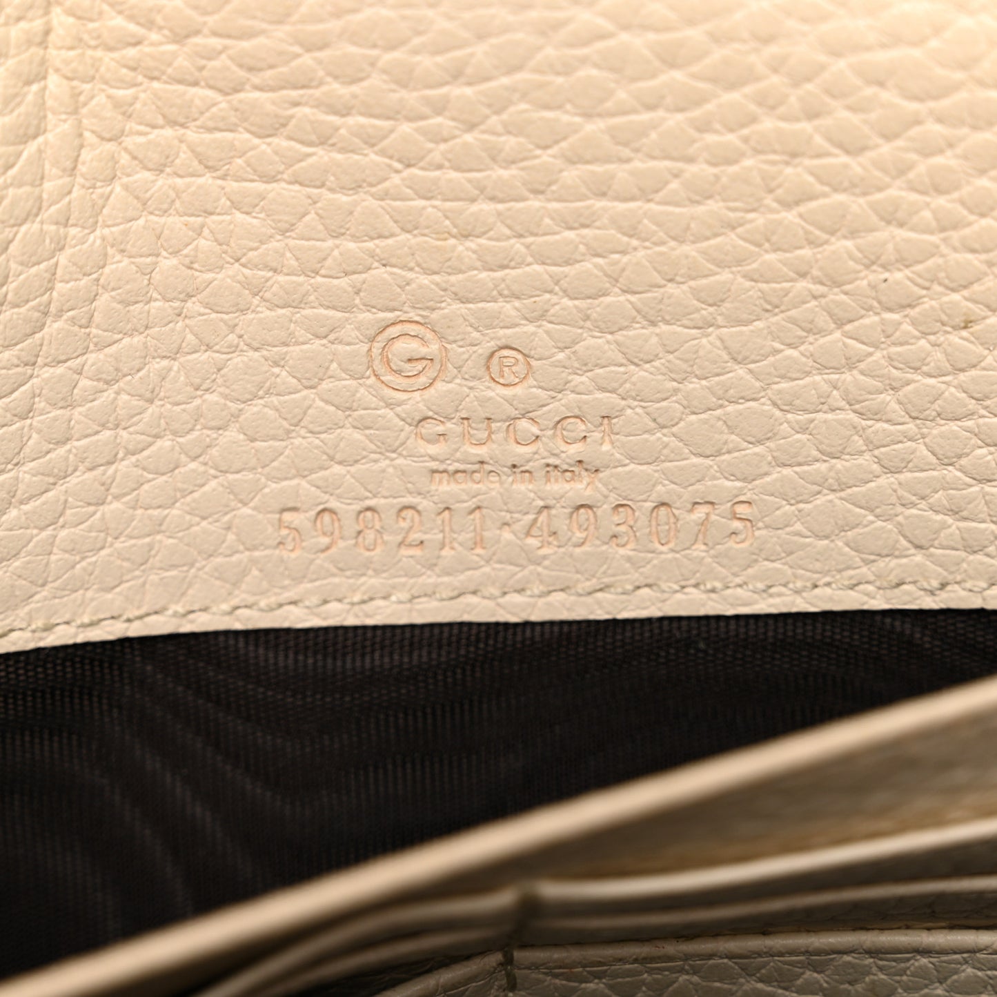 Pebbled Calfskin Soho Wallet on Chain Ivoire