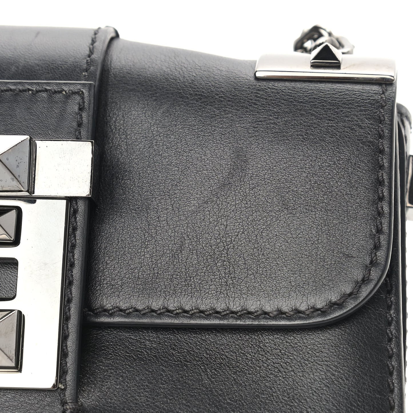 Vitello B-Rockstud Flap Black