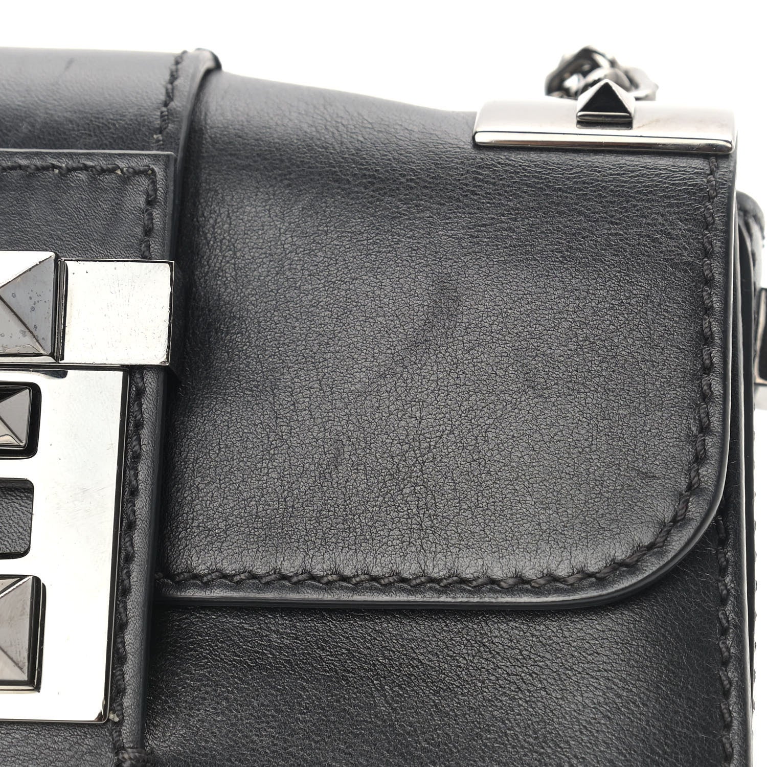 Valentino Garavani Vitello B-Rockstud Flap Black 15 of 15