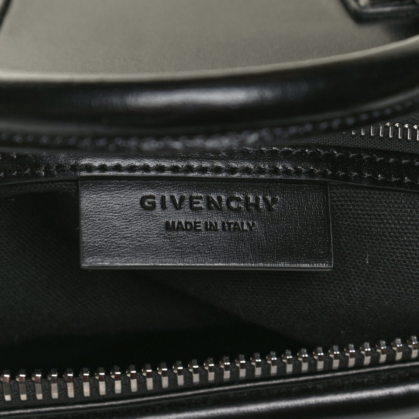 Shiny Lord Calfskin Small Antigona Black