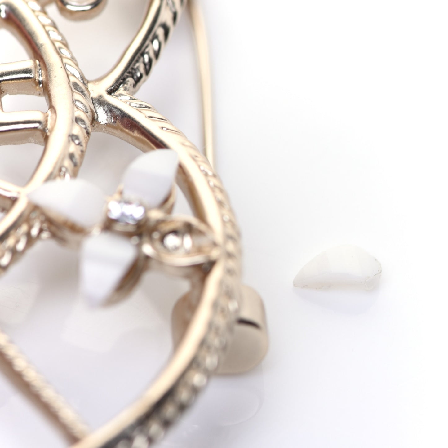 Crystal Pearl CC Heart Brooch Gold
