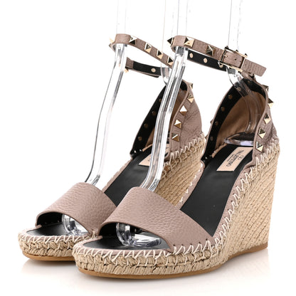 Valentino Garavani Grained Calfskin Rockstud Ankle Strap Espadrille 15/105mm Wedge Sandals 39 Poudre Natural 4 of 12