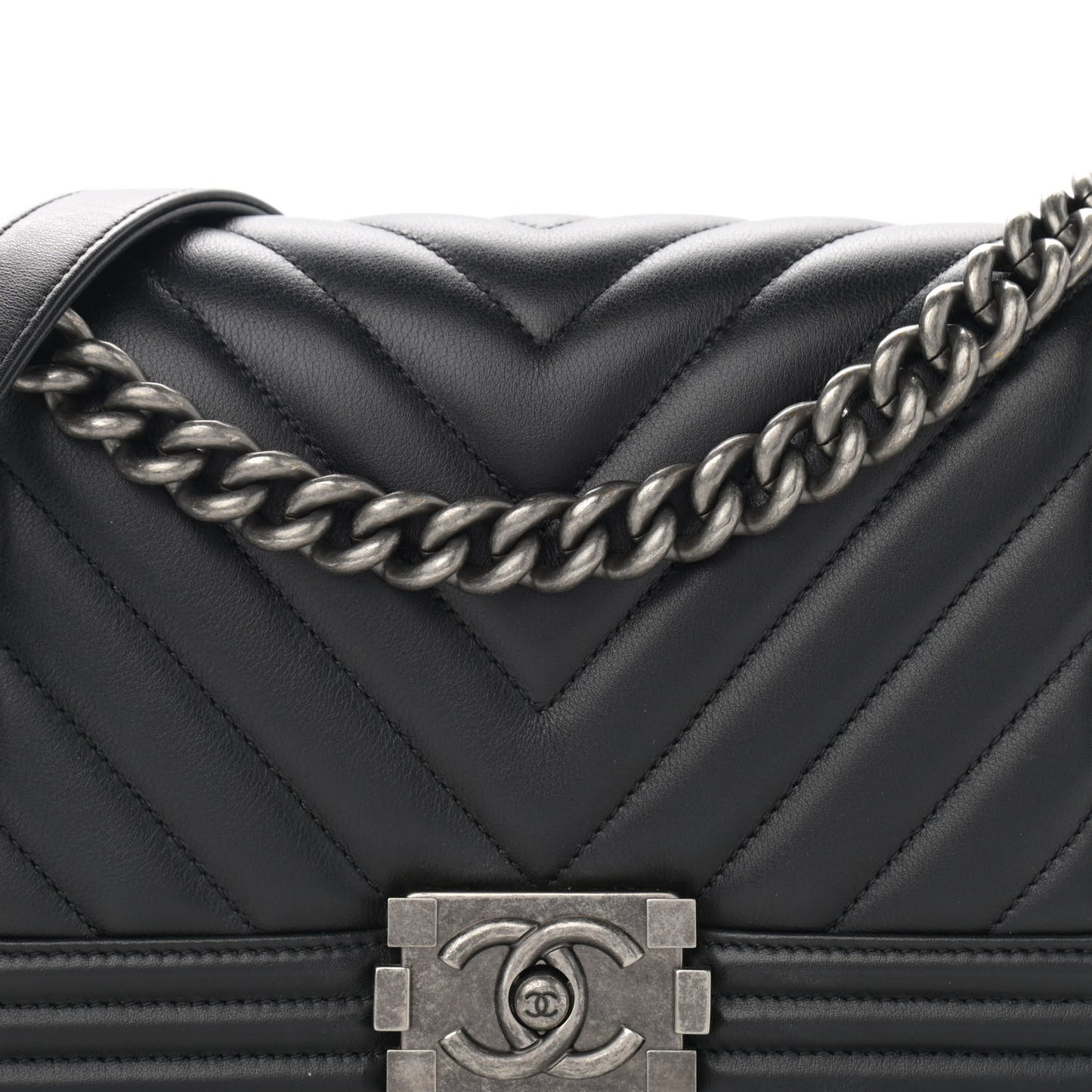 Calfskin Chevron Quilted Medium Boy Flap Black