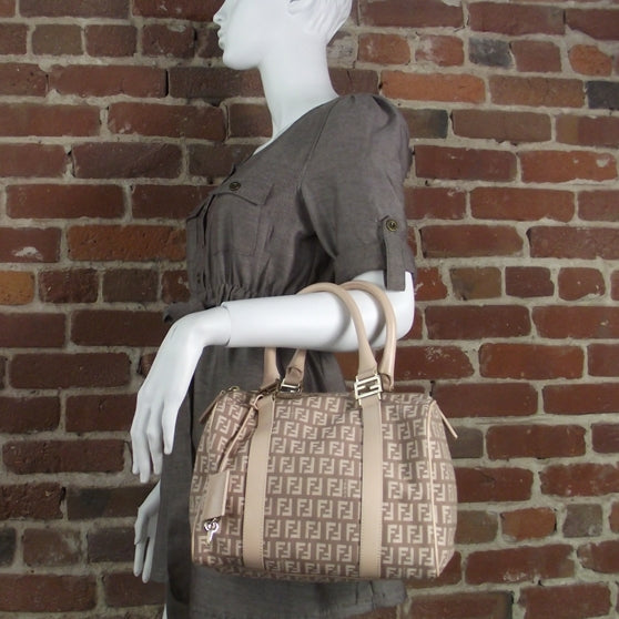プシュン　 Fendi Zucchino Vitello Boston Cipria Teint Cipria 14620 – FASHIONPHILE