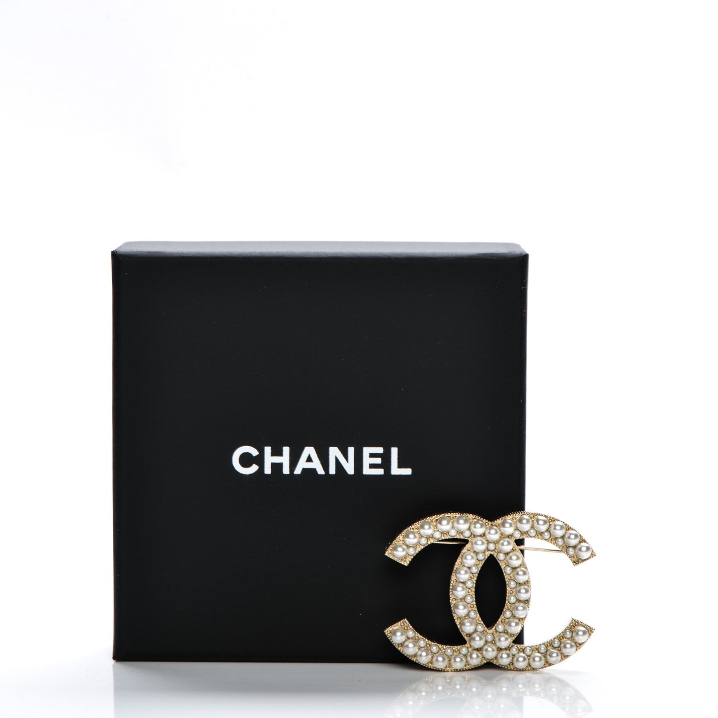 Pearl CC Brooch Pin Gold