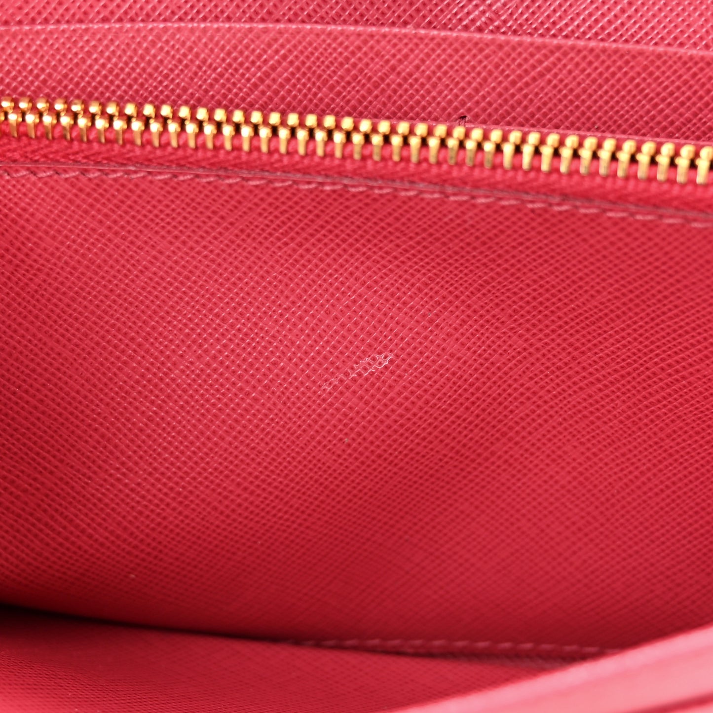 Saffiano Metal Oro Chain Wallet Peonia