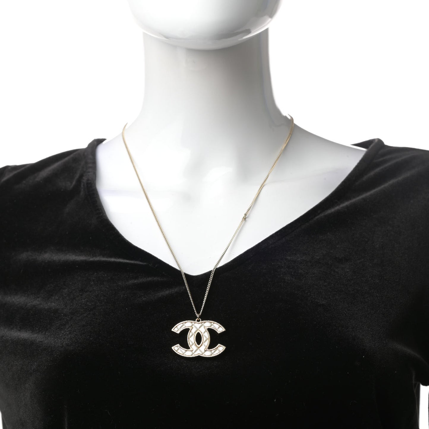 Metal Quilted CC Pendant Necklace Gold White